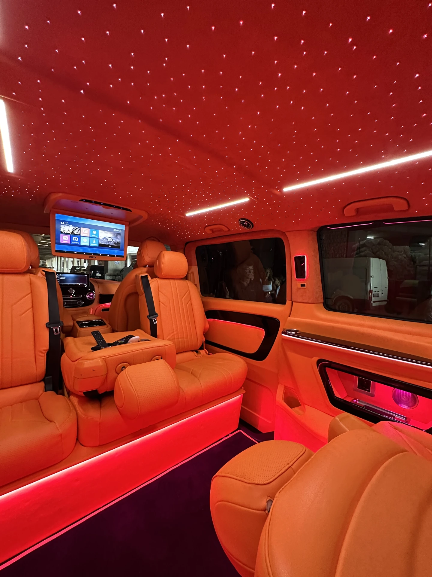 Lüksemburg İçin Dört Araç: Renkli ve Sade VIP Dizayn 1