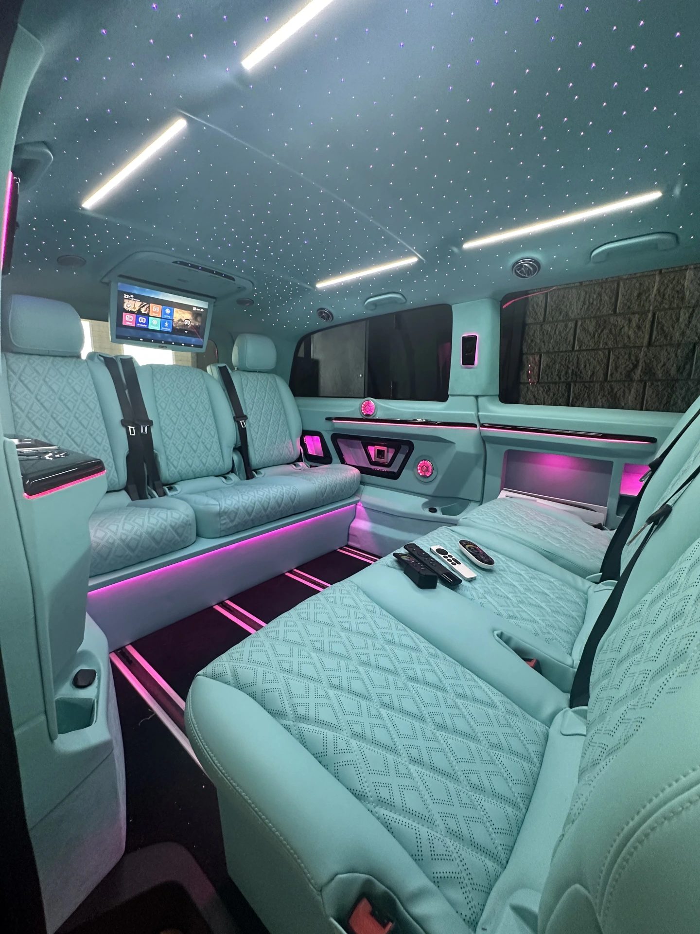 Lüksemburg İçin Dört Araç: Renkli ve Sade VIP Dizayn 8