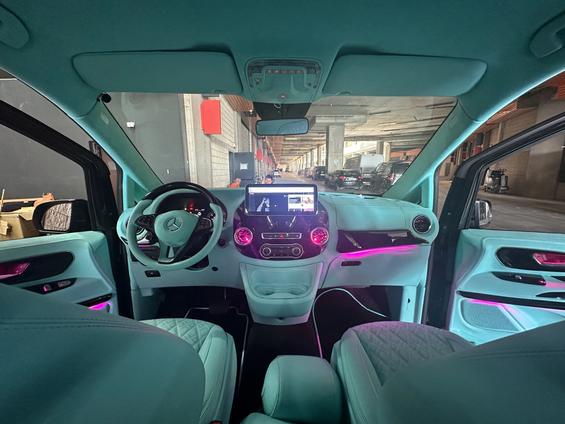 Lüksemburg İçin Dört Araç: Renkli ve Sade VIP Dizayn 10