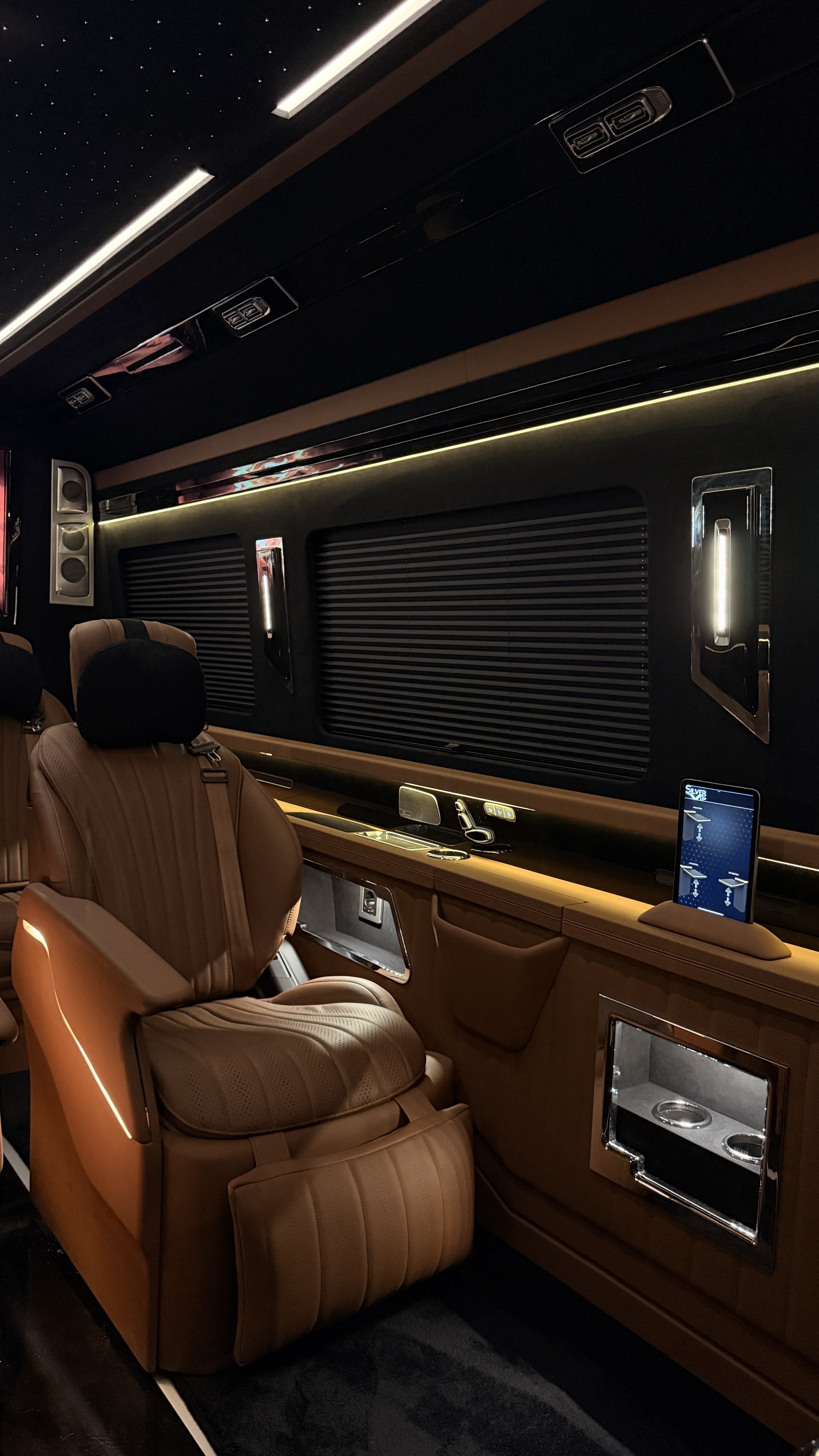 Mercedes Sprinter VIP في السعودية | كيف ندمج التخزين المخفي ووحدة الضيافة داخل المقصورة بدون فقدان المساحة؟
