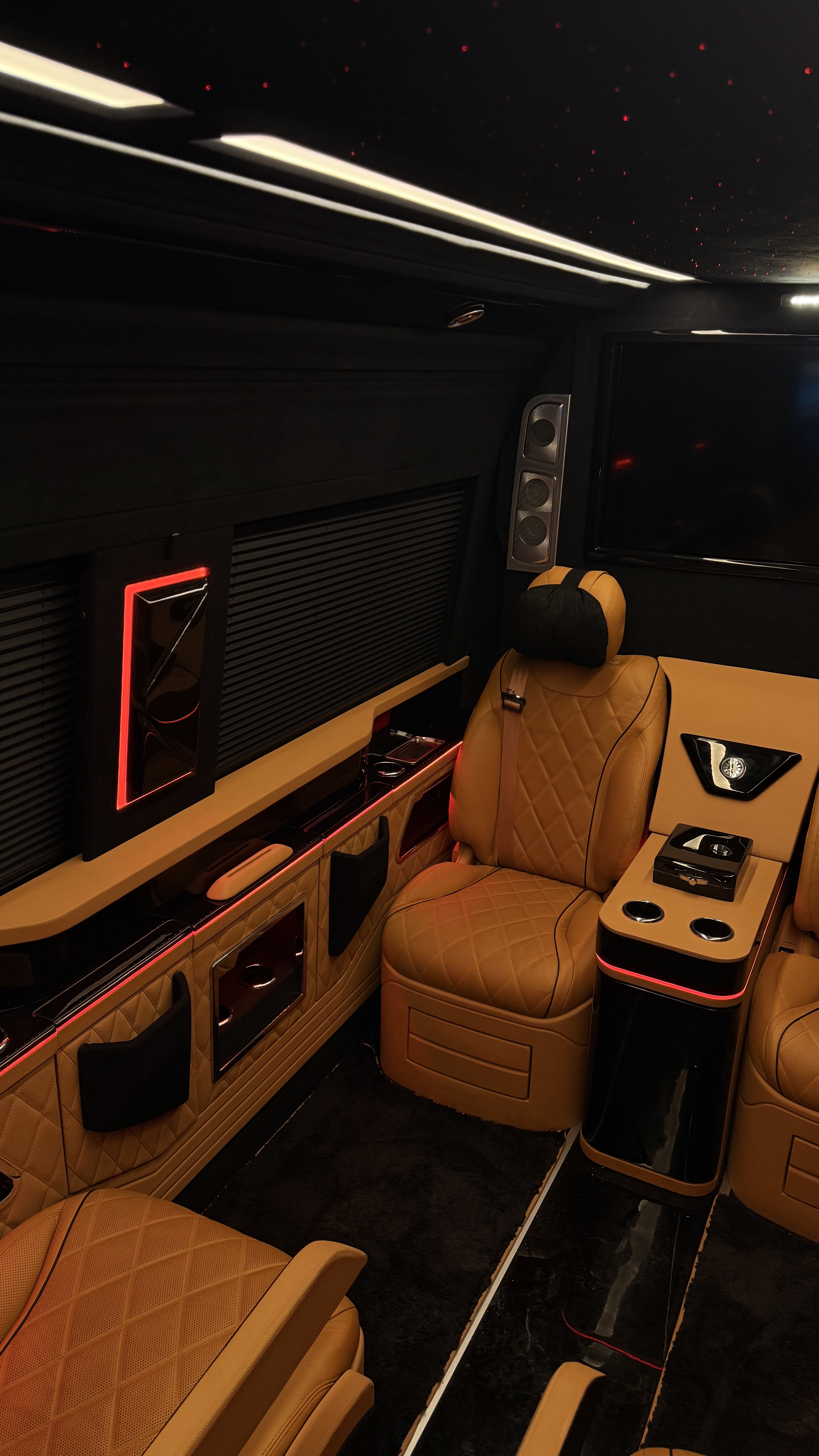 Mercedes Sprinter VIP-Umbau: Wie bleibt ein luxuriöser Innenraum auch bei intensiver Nutzung pflegeleicht und hochwertig?