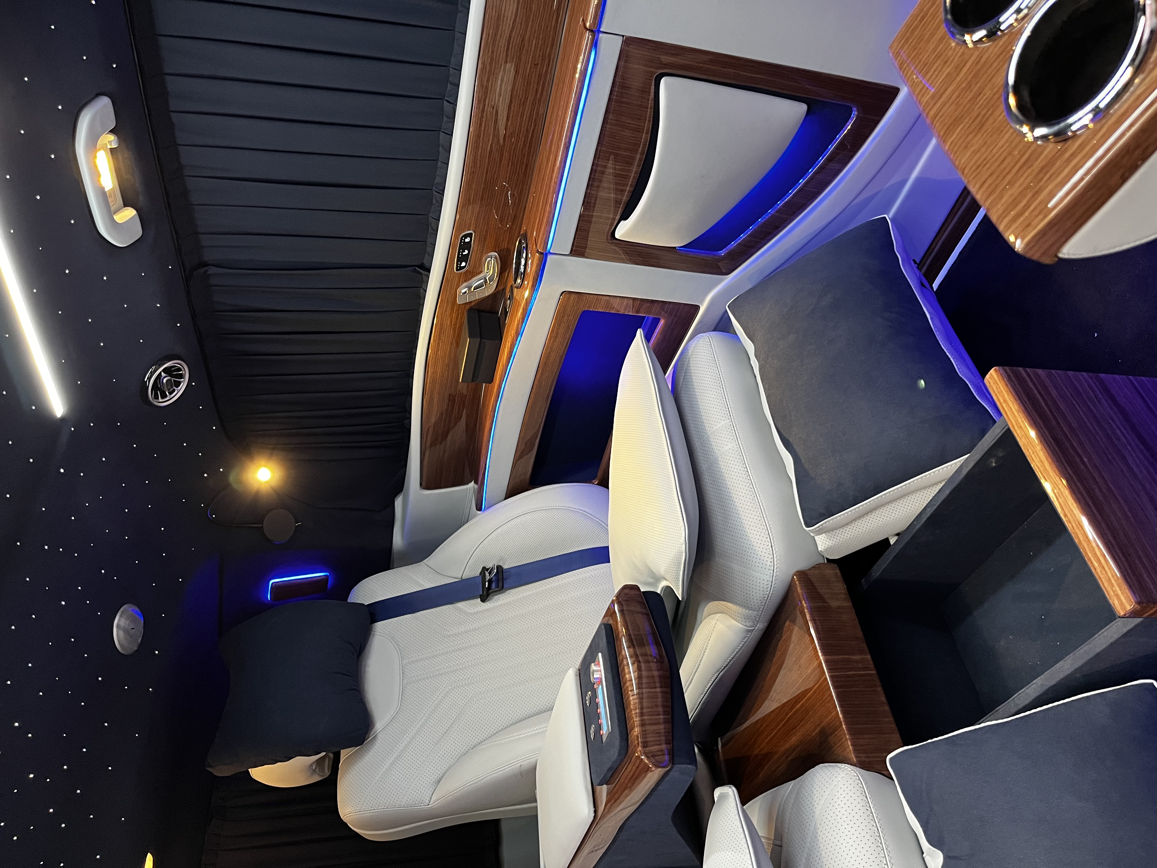 Mercedes Vito VIP Dizayn Fiyat Teklifi Alırken Hangi Kalemler Yazılı Olmalı? | Koltuk, Elektrik, Yalıtım ve Teslim Süresi