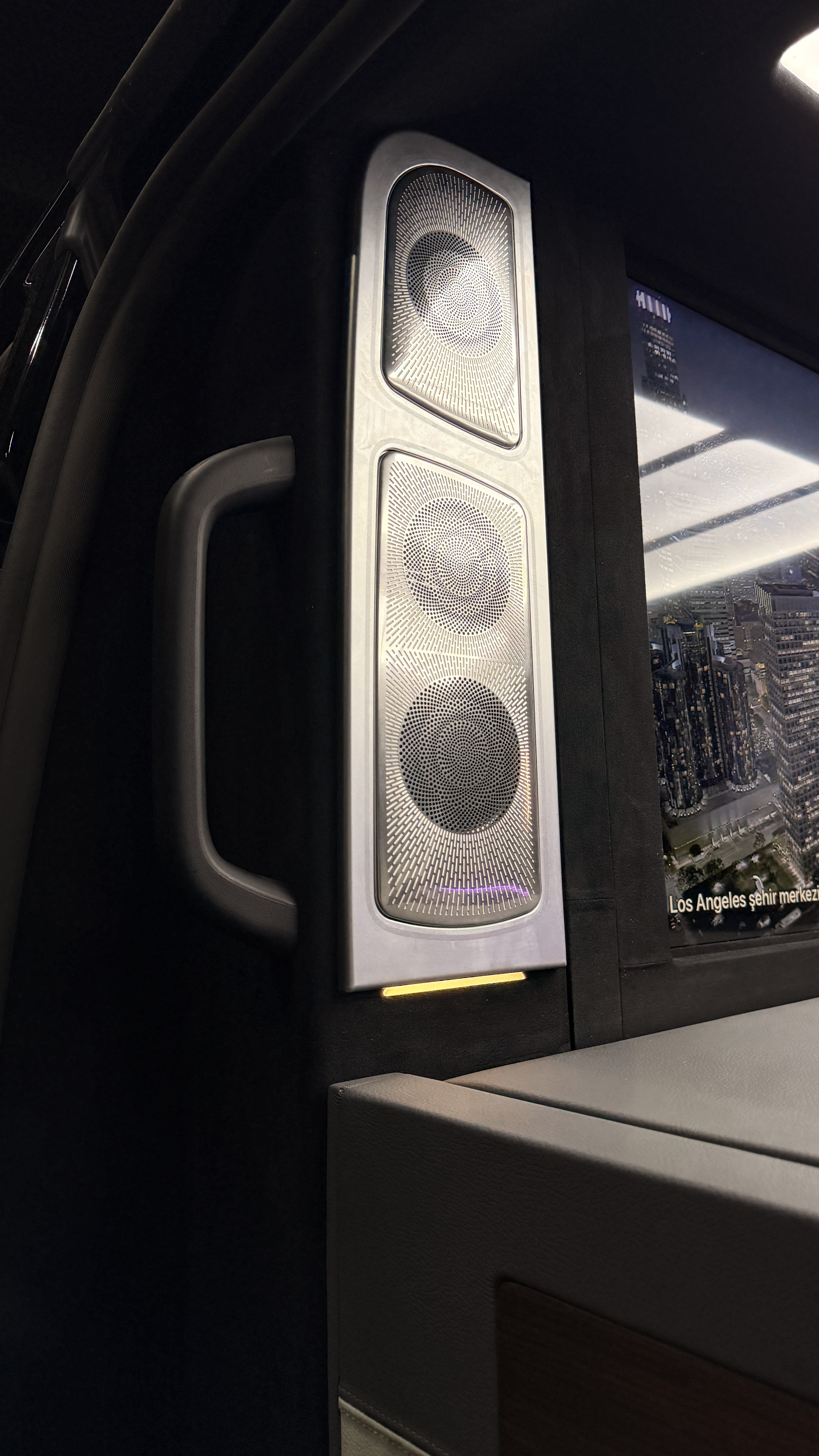 Mercedes Vito VIP Dizaynında Aydınlatmalı Basamak ve Giriş Alanı Nasıl Planlanmalı? | Gece Kullanımı, Güvenli Biniş ve Premium Karşılama