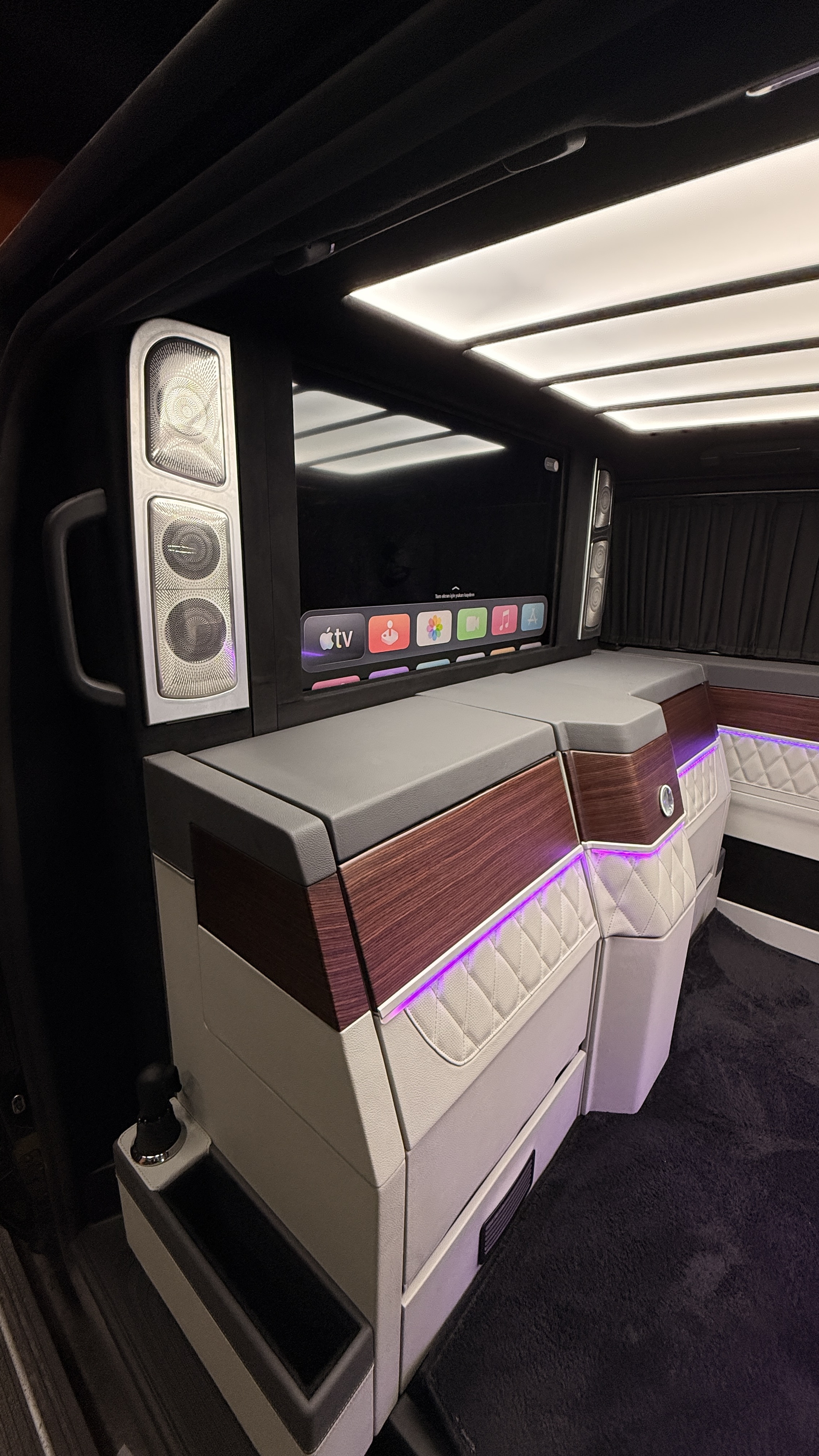 Mercedes Vito VIP Dizaynında Elektrikli Perde Sistemi Nasıl Planlanmalı? | Cam Alanı, Mekanizma, Kontrol ve İç Trim Uyumu