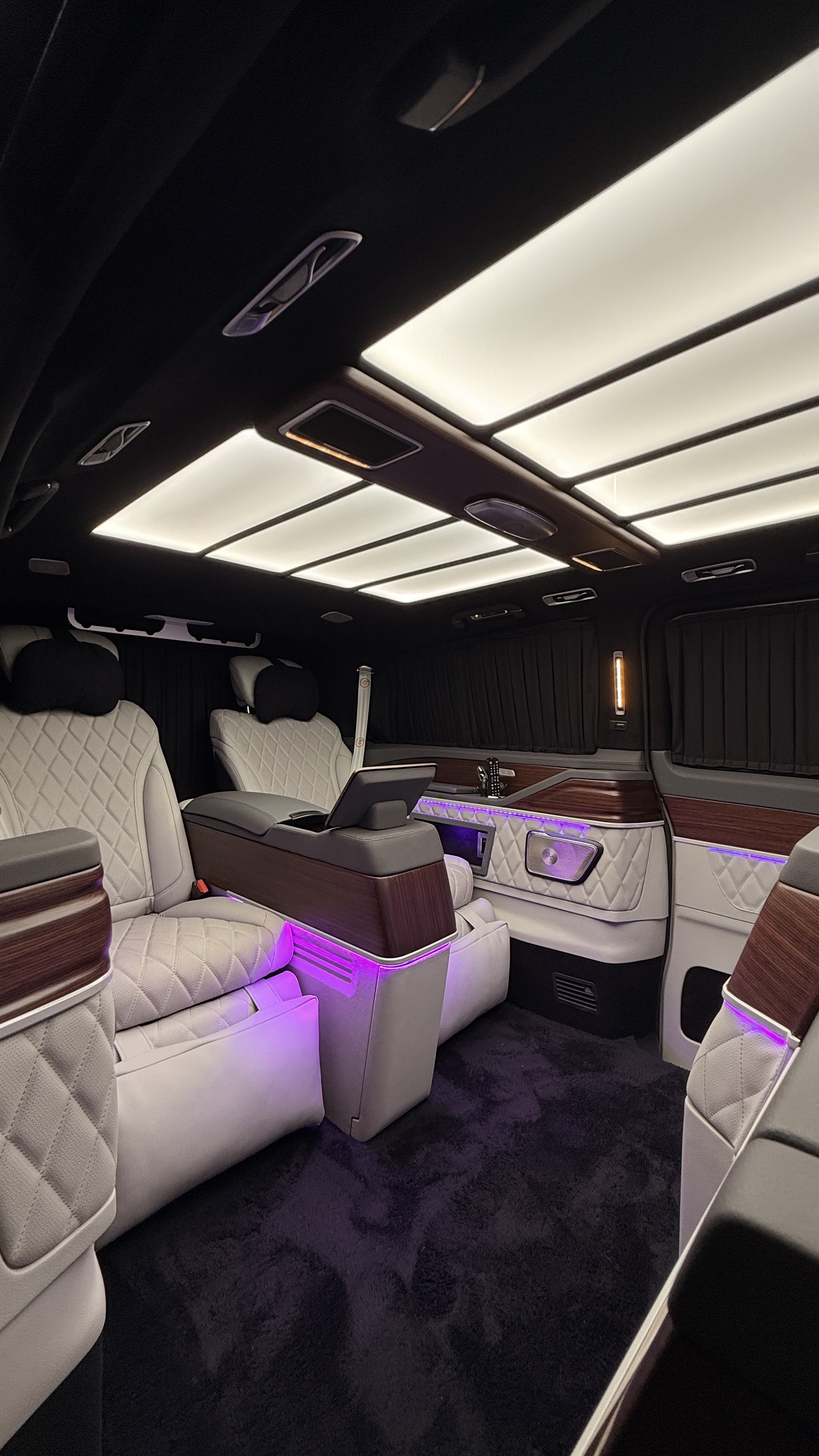 Mercedes Vito VIP Makam Aracı Nasıl Olmalı? | Patronların Tercih Ettiği Sade, Şık ve Kullanışlı İç Dizayn
