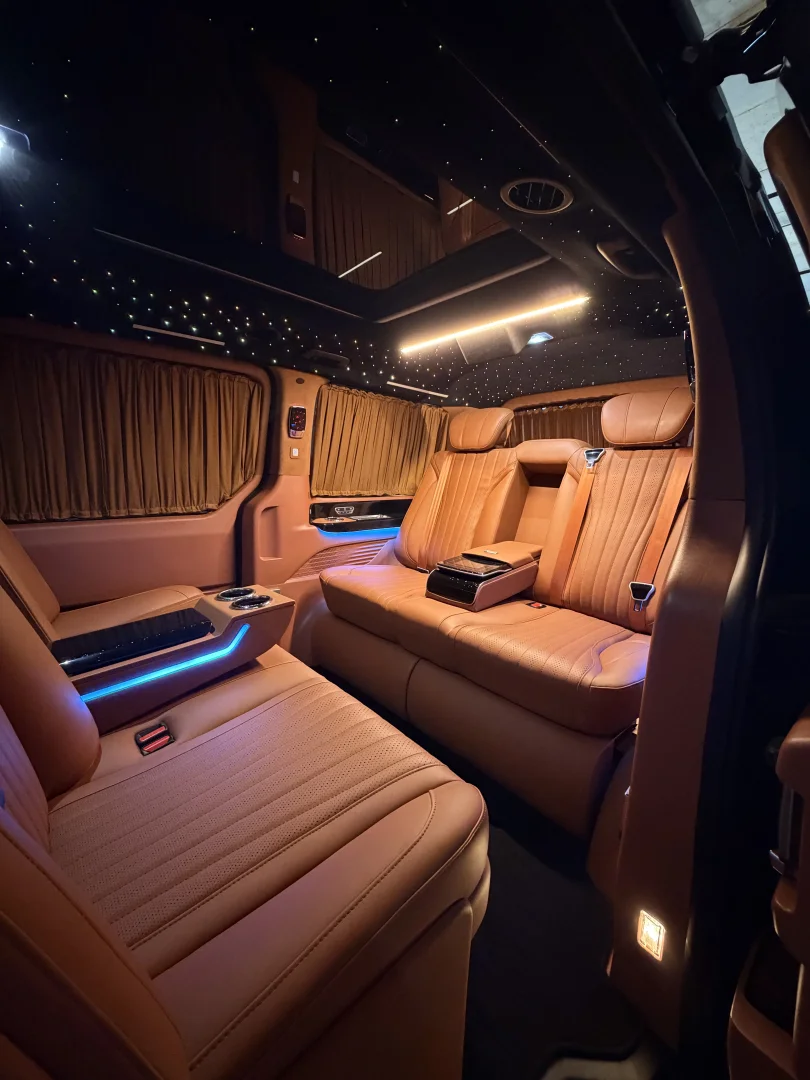 Hyundai Staria VIP 15