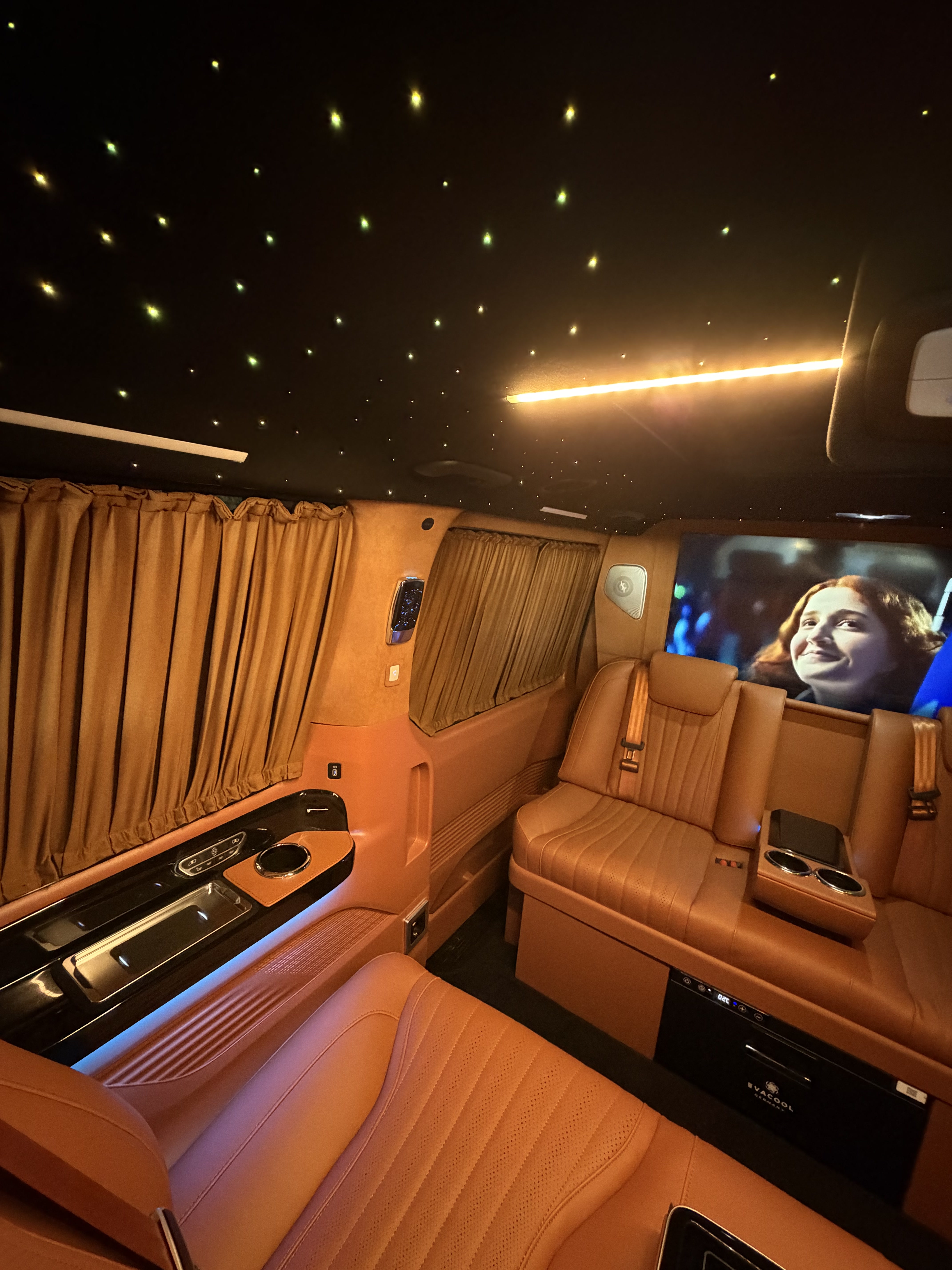 Hyundai Staria VIP 17