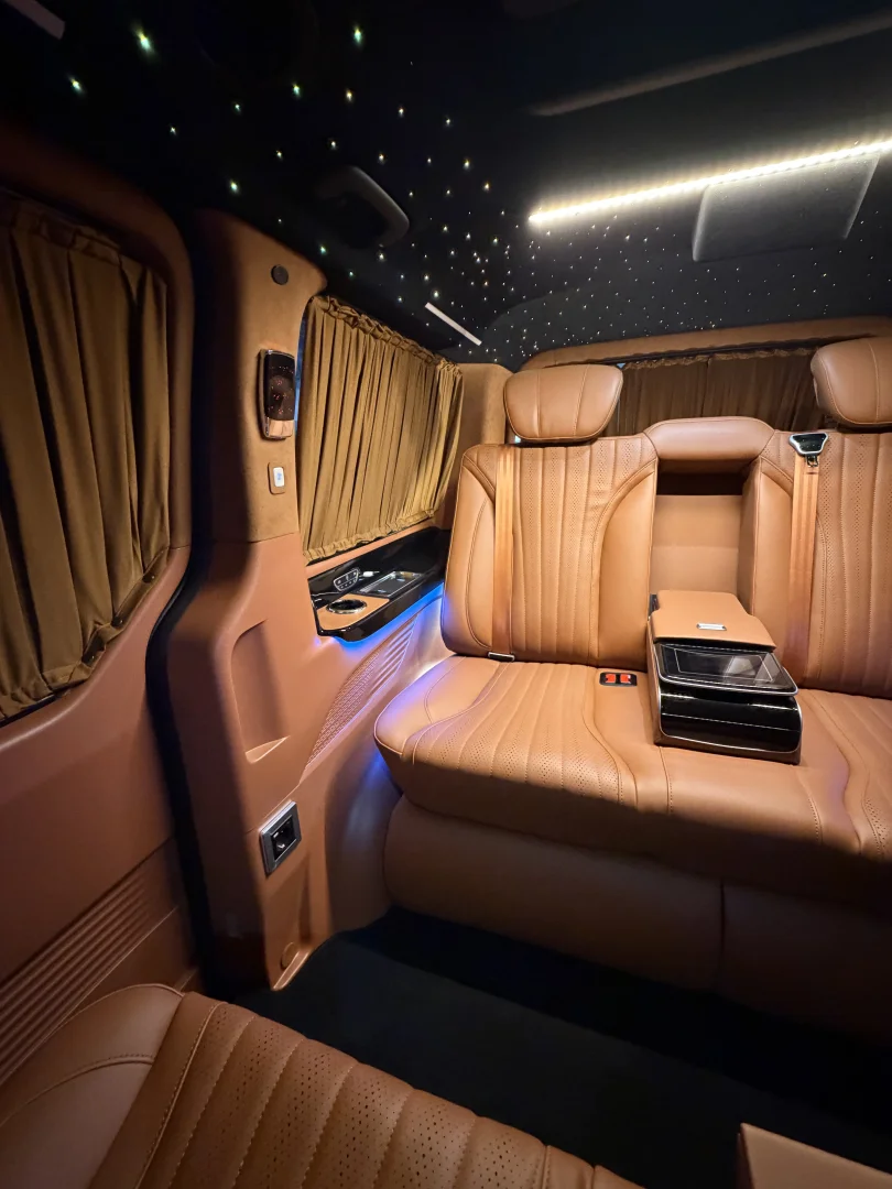 Hyundai Staria VIP 21