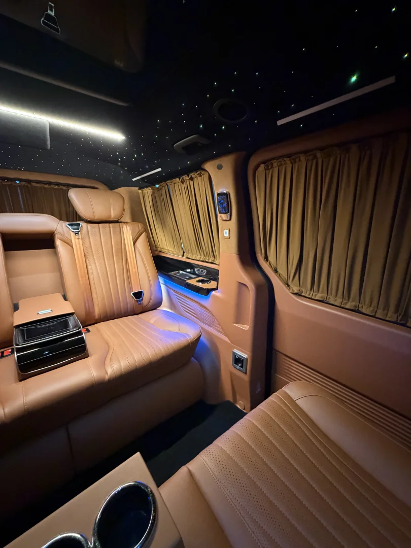Hyundai Staria VIP 23