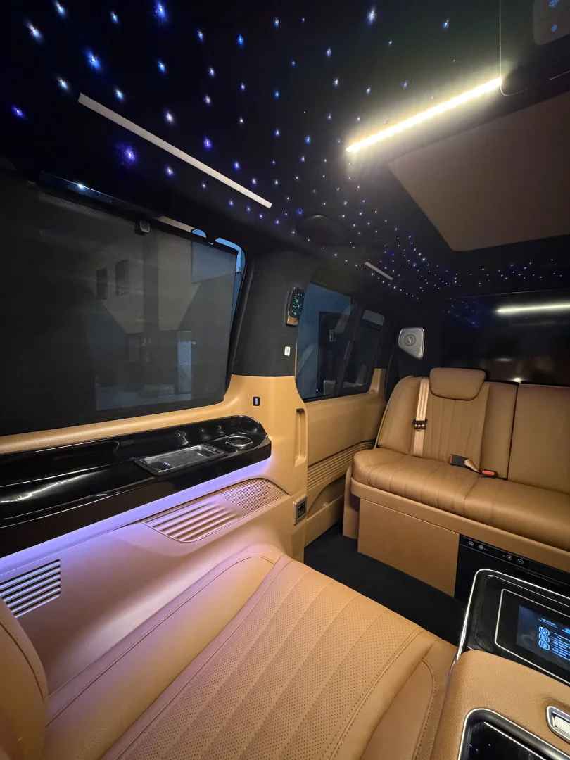 Hyundai Staria VIP 28