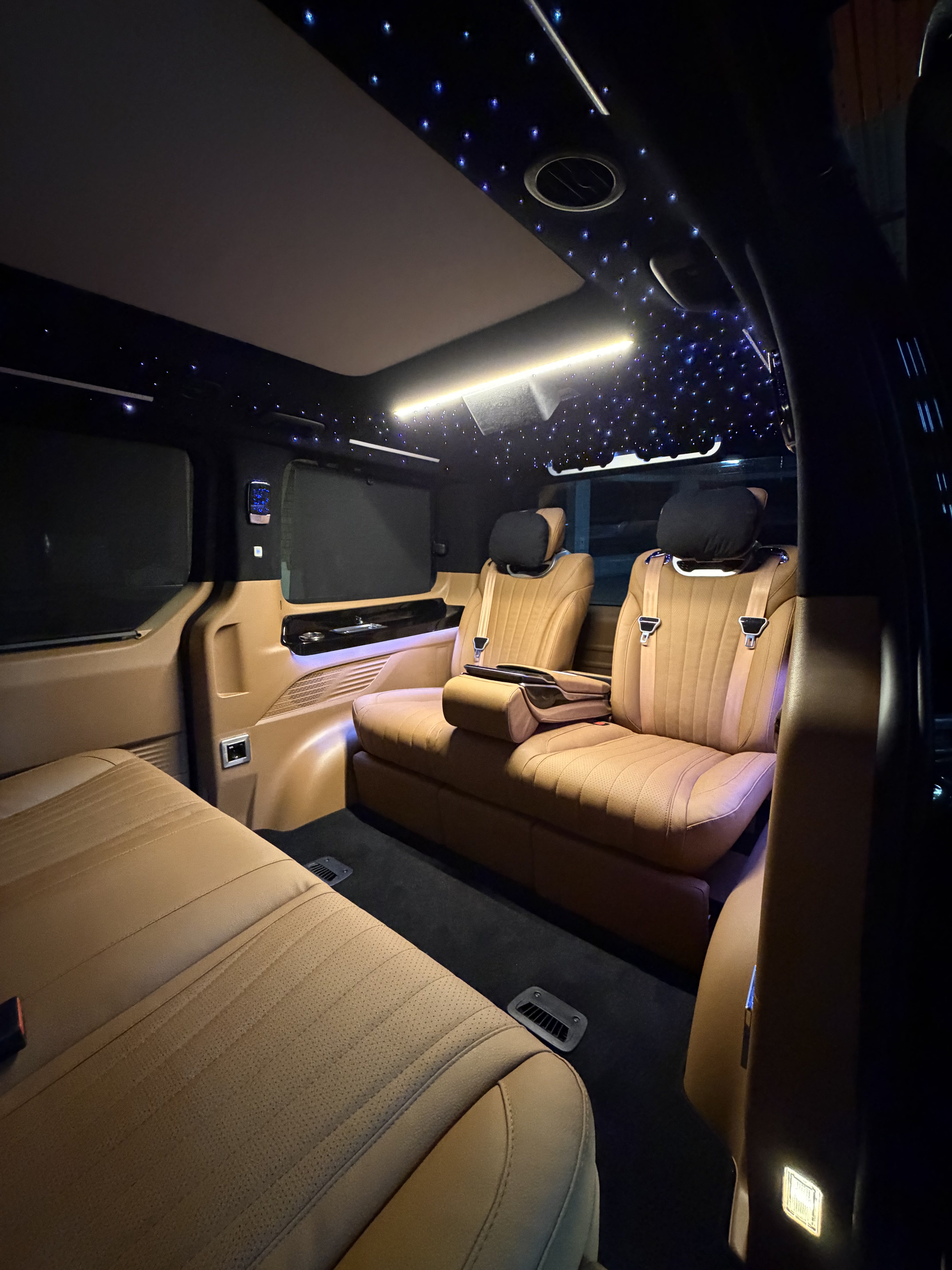 Hyundai Staria VIP 30
