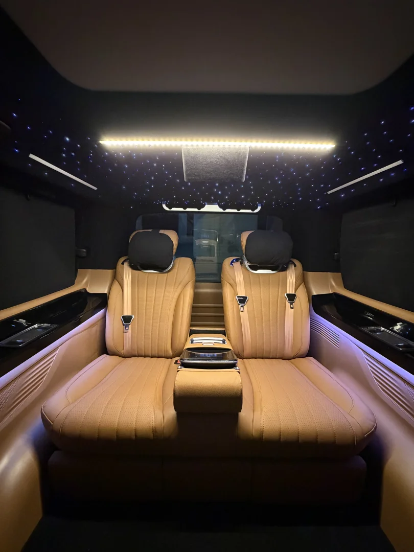 Hyundai Staria VIP 32