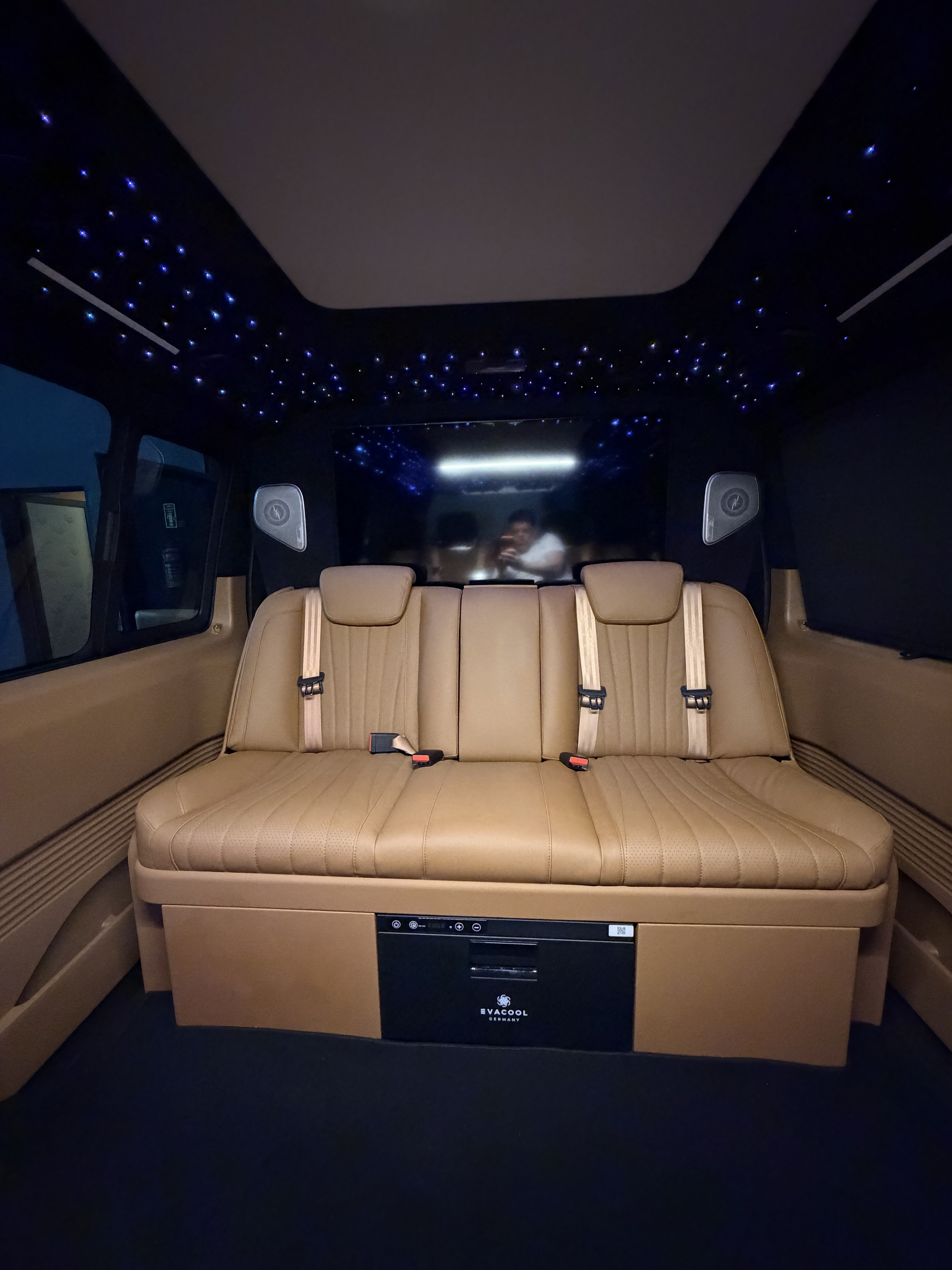 Hyundai Staria VIP 33
