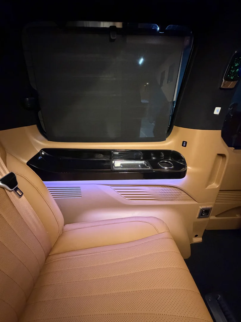 Hyundai Staria VIP 35