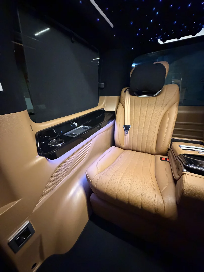 Hyundai Staria VIP 36