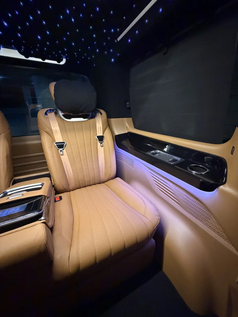 Hyundai Staria VIP 37