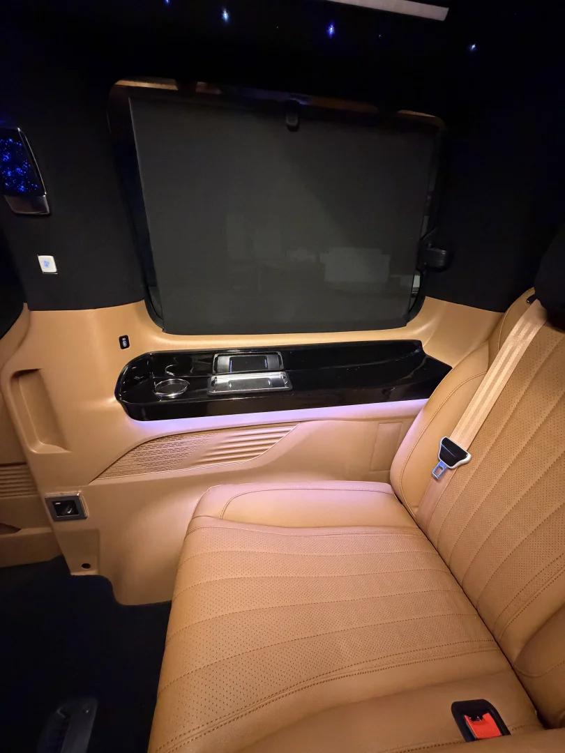 Hyundai Staria VIP 39