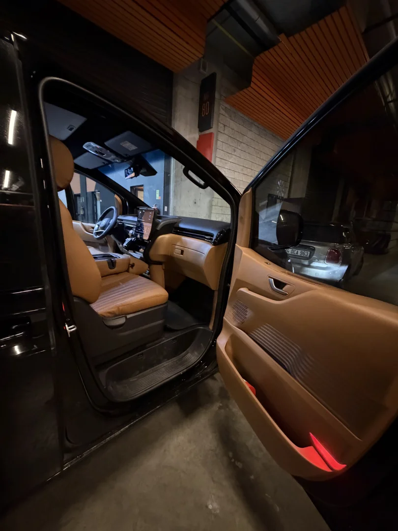 Hyundai Staria VIP 41