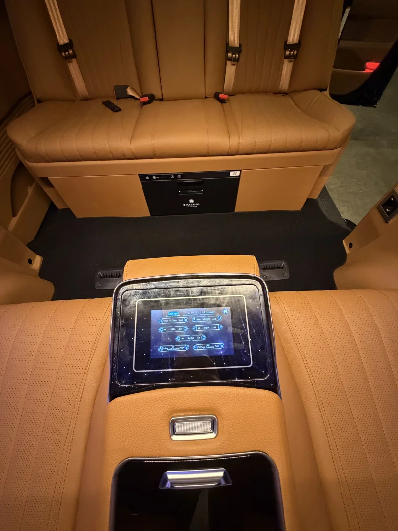 Hyundai Staria VIP 42